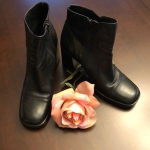 Woman’s boots 🌹